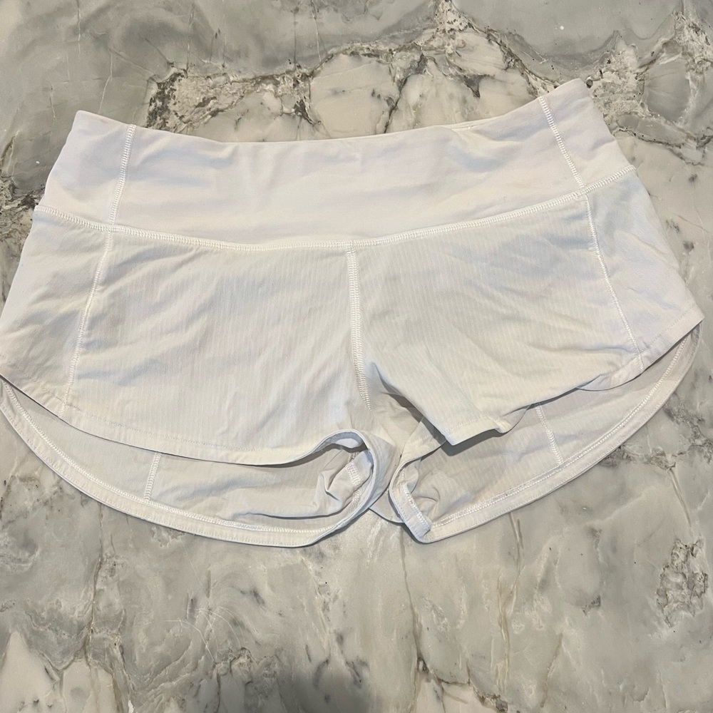 Lululemon White Speed Up Low-Rise Lined Short 2.5. Size 2